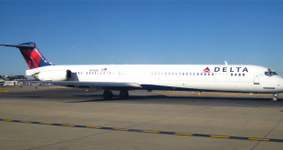 Delta_MD-88_N915DE
